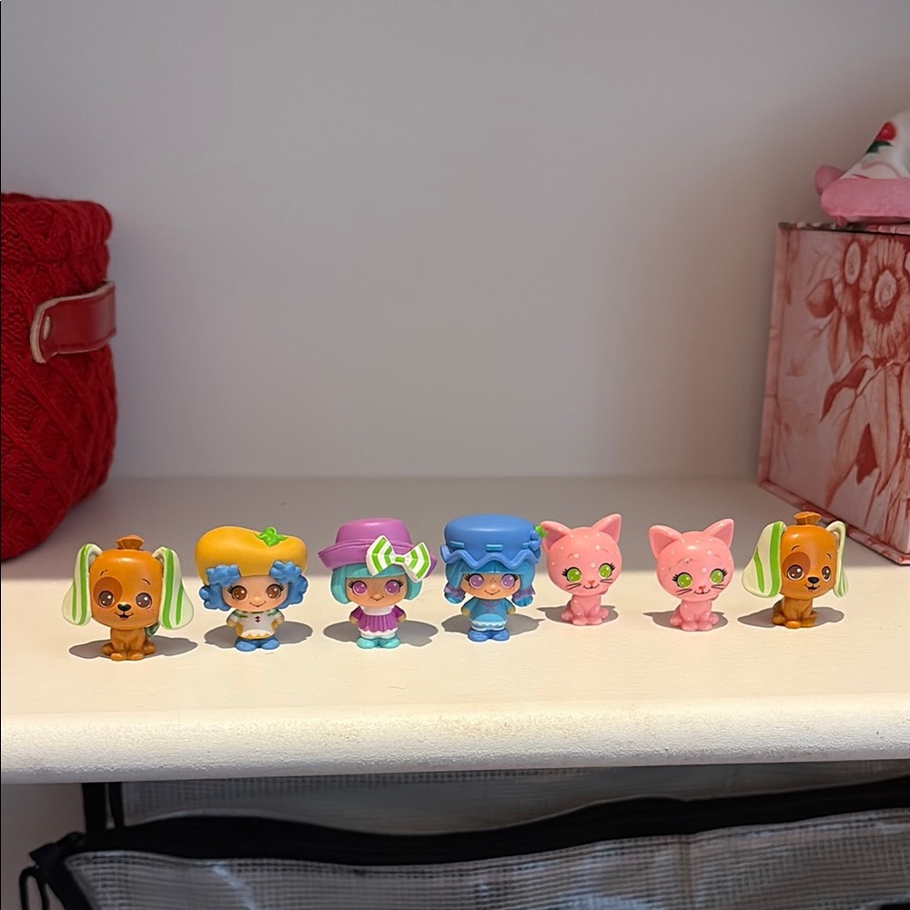 Strawberry shortcake. Like new. Lot. Blind box minis.